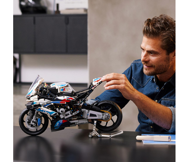 LEGO Technic™ 42130 BMW M 1000 RR - 1035519 - zdjęcie 7